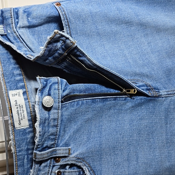 Abercrombie & Fitch Blue Distressed Women Jeans - Picture 8 of 10